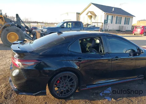 2021 Toyota Camry Trd z USA, uszkodzony, nr VIN 4T1KZ1AK0MU056471